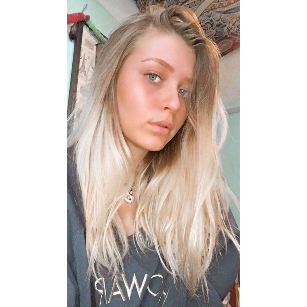 Meet your Posher, Caitlin